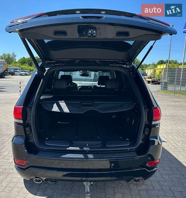 Внедорожник / Кроссовер Jeep Grand Cherokee 2017 в Киеве