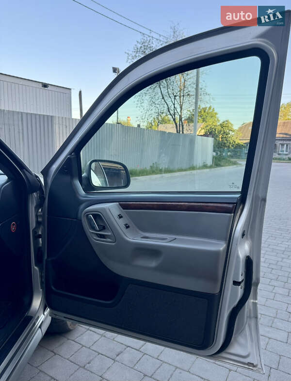Внедорожник / Кроссовер Jeep Grand Cherokee 2003 в Дубно