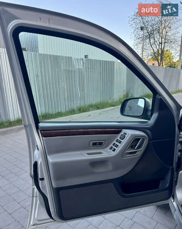 Внедорожник / Кроссовер Jeep Grand Cherokee 2003 в Дубно
