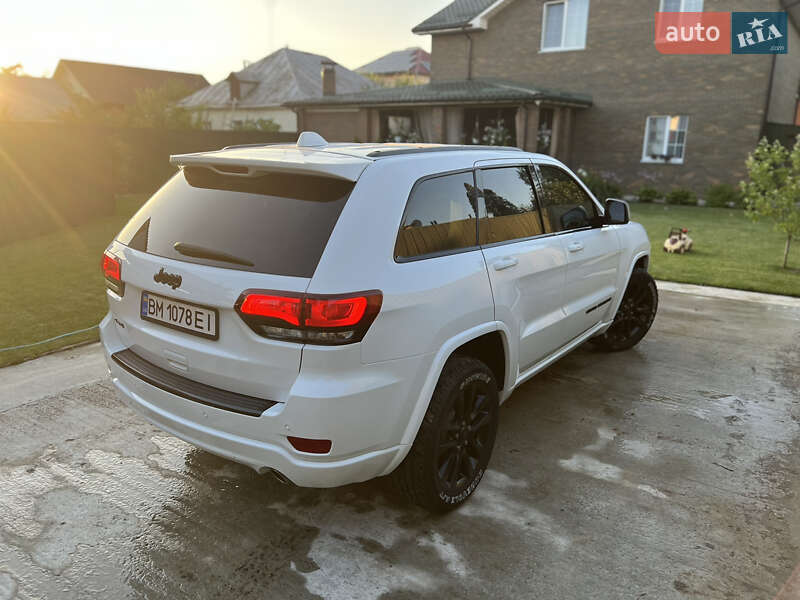 Внедорожник / Кроссовер Jeep Grand Cherokee 2017 в Сумах