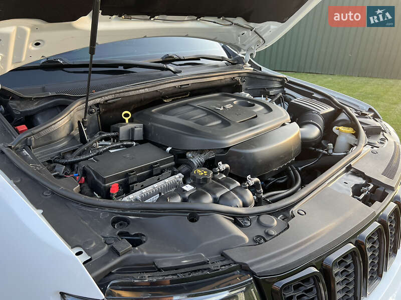 Внедорожник / Кроссовер Jeep Grand Cherokee 2017 в Сумах