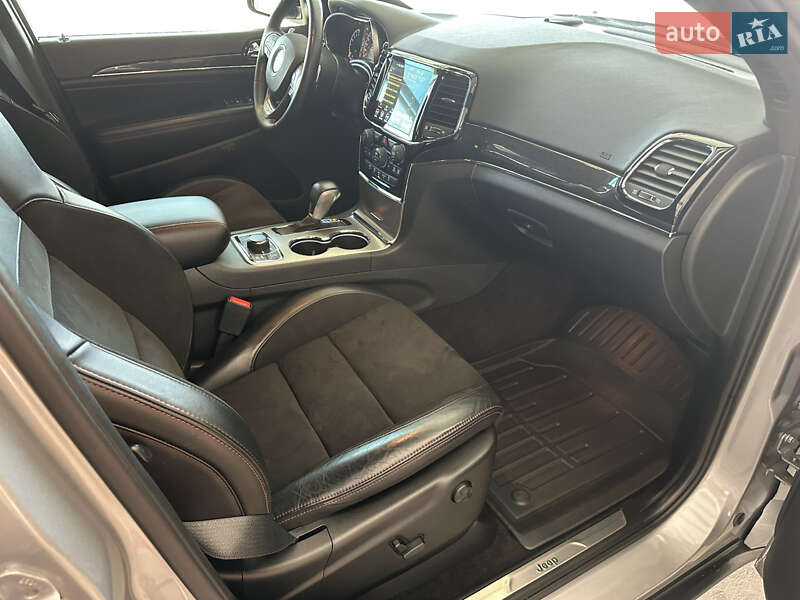 Внедорожник / Кроссовер Jeep Grand Cherokee 2018 в Киеве фото 15 Внедорожник / Кроссовер Jeep Grand Cherokee 2018 в Киеве