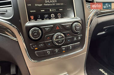 Внедорожник / Кроссовер Jeep Grand Cherokee 2015 в 