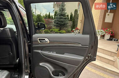 Внедорожник / Кроссовер Jeep Grand Cherokee 2015 в 