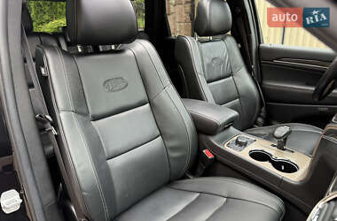 Внедорожник / Кроссовер Jeep Grand Cherokee 2015 в 