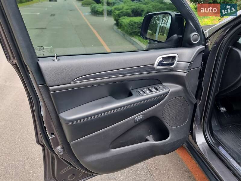 Внедорожник / Кроссовер Jeep Grand Cherokee 2018 в Киеве