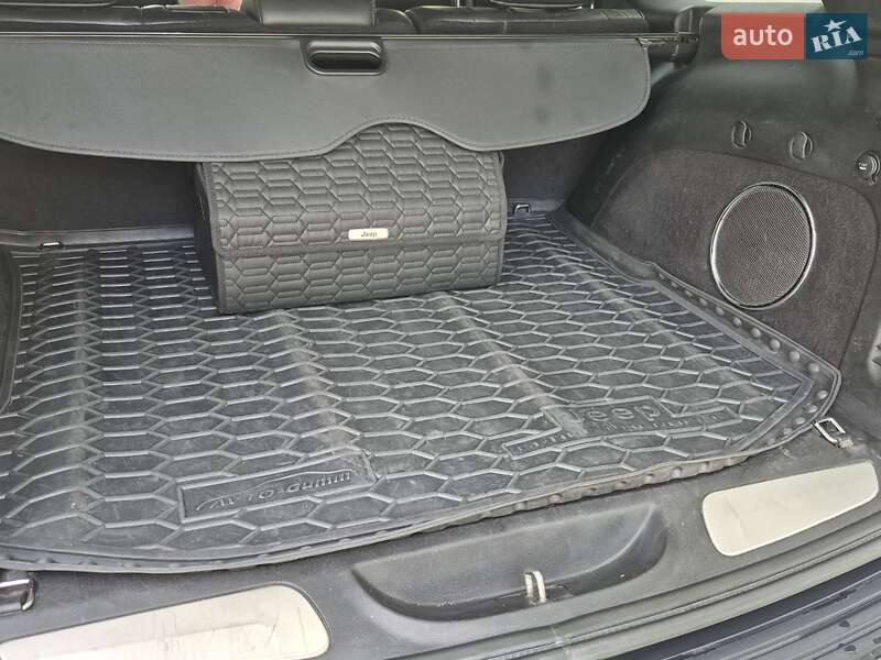 Внедорожник / Кроссовер Jeep Grand Cherokee 2013 в Запорожье