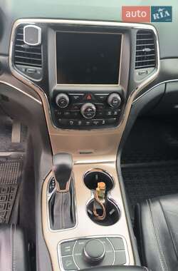 Внедорожник / Кроссовер Jeep Grand Cherokee 2016 в 