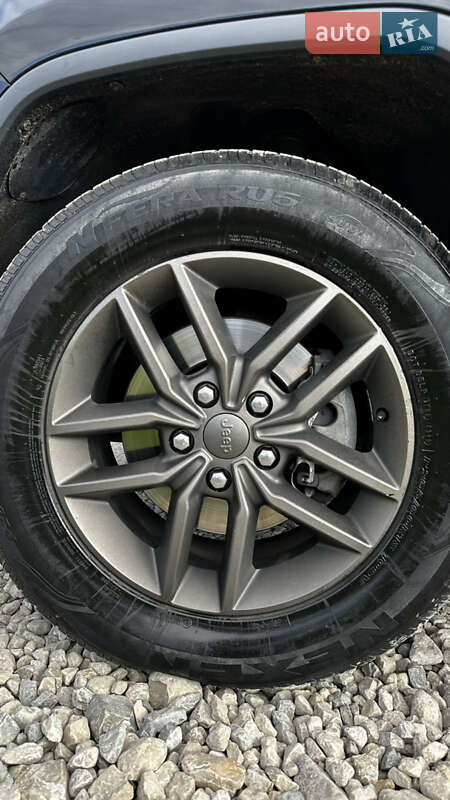 Внедорожник / Кроссовер Jeep Grand Cherokee 2016 в Ивано-Франковске