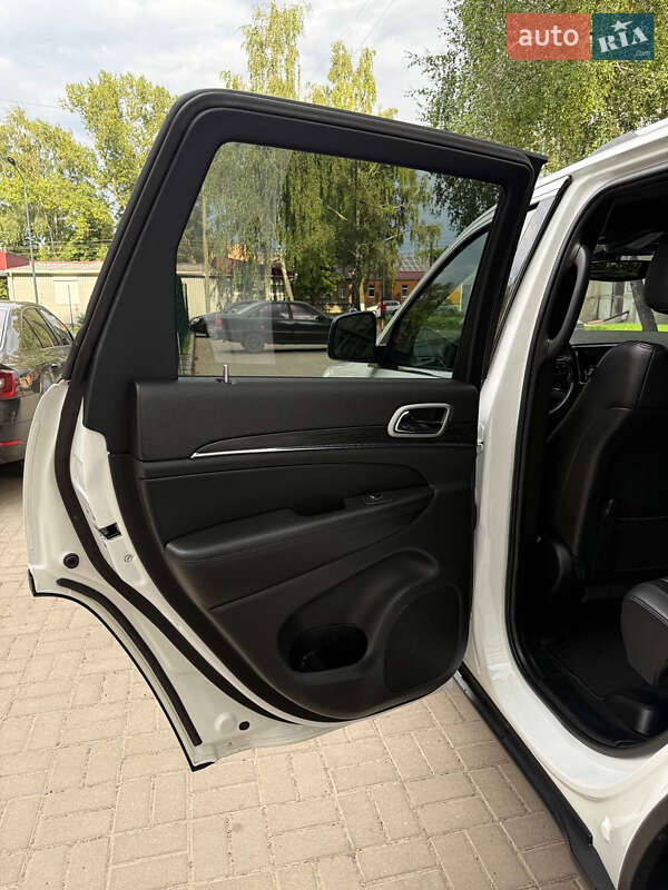Внедорожник / Кроссовер Jeep Grand Cherokee 2019 в Ромнах фото 10 Внедорожник / Кроссовер Jeep Grand Cherokee 2019 в Ромнах