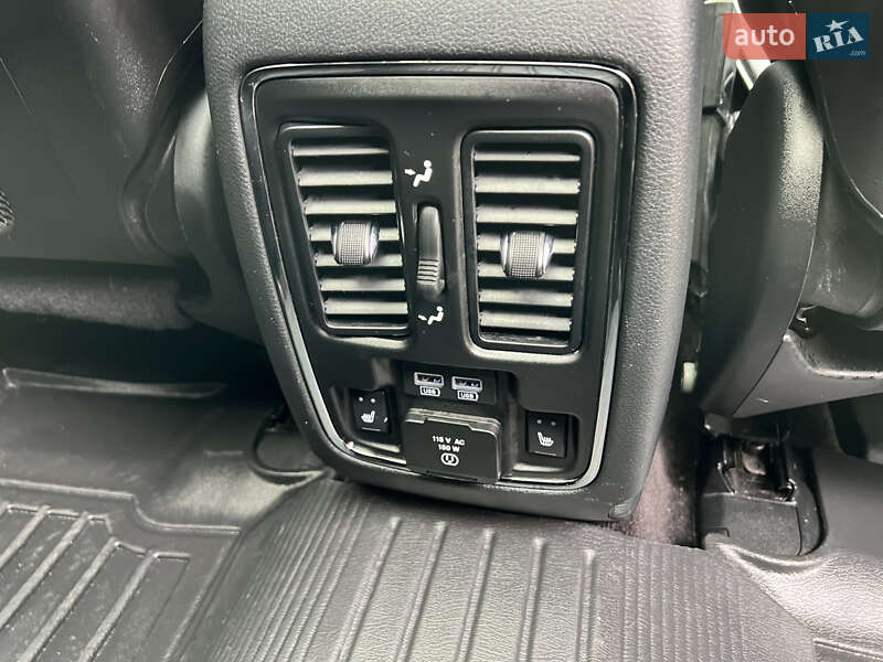 Внедорожник / Кроссовер Jeep Grand Cherokee 2017 в Киеве