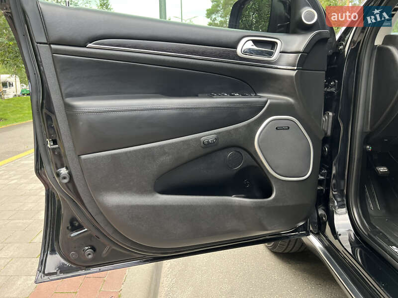 Внедорожник / Кроссовер Jeep Grand Cherokee 2017 в Киеве