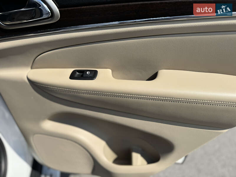 Внедорожник / Кроссовер Jeep Grand Cherokee 2014 в Киеве