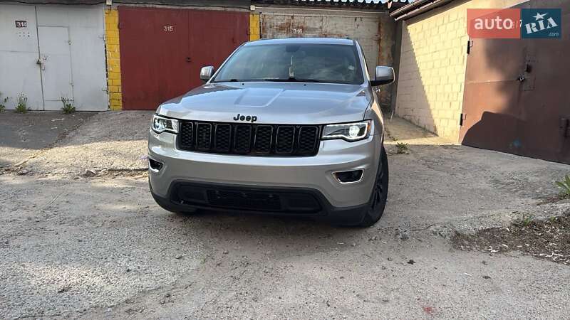 Внедорожник / Кроссовер Jeep Grand Cherokee 2015 в Киеве
