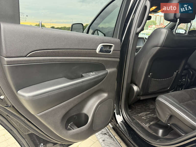 Внедорожник / Кроссовер Jeep Grand Cherokee 2017 в Львове