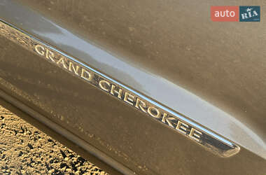 Позашляховик / Кросовер Jeep Grand Cherokee 2011 в 
