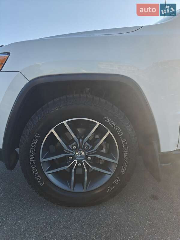 Внедорожник / Кроссовер Jeep Grand Cherokee 2018 в Киеве фото 14 Внедорожник / Кроссовер Jeep Grand Cherokee 2018 в Киеве