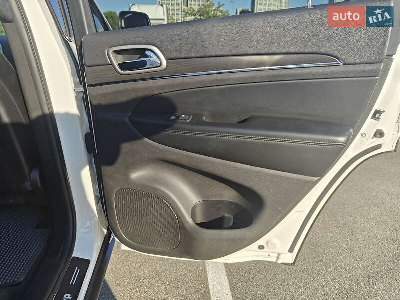 Внедорожник / Кроссовер Jeep Grand Cherokee 2018 в Киеве фото 22 Внедорожник / Кроссовер Jeep Grand Cherokee 2018 в Киеве