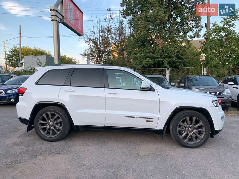Внедорожник / Кроссовер Jeep Grand Cherokee 2016 в Виннице