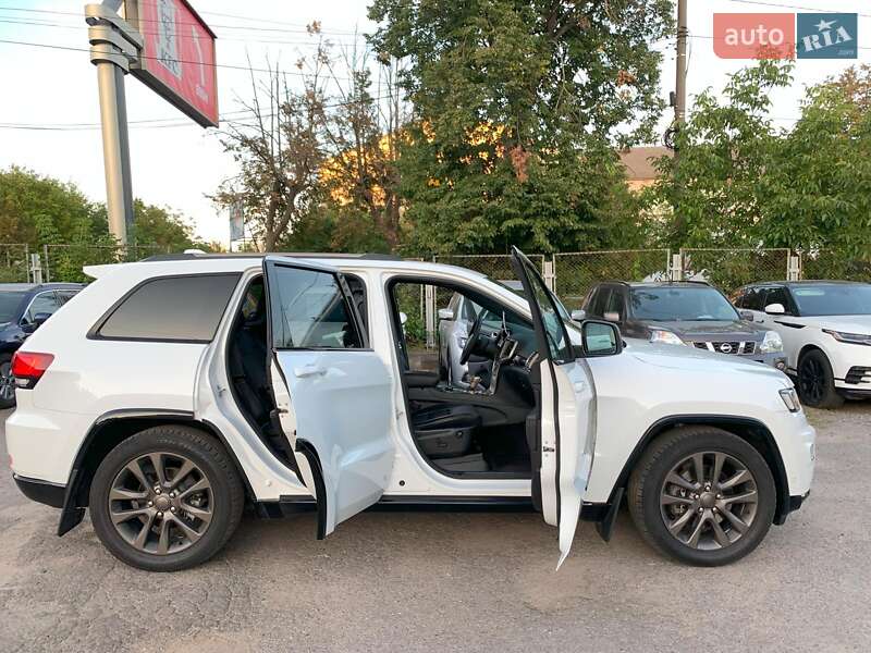 Внедорожник / Кроссовер Jeep Grand Cherokee 2016 в Виннице