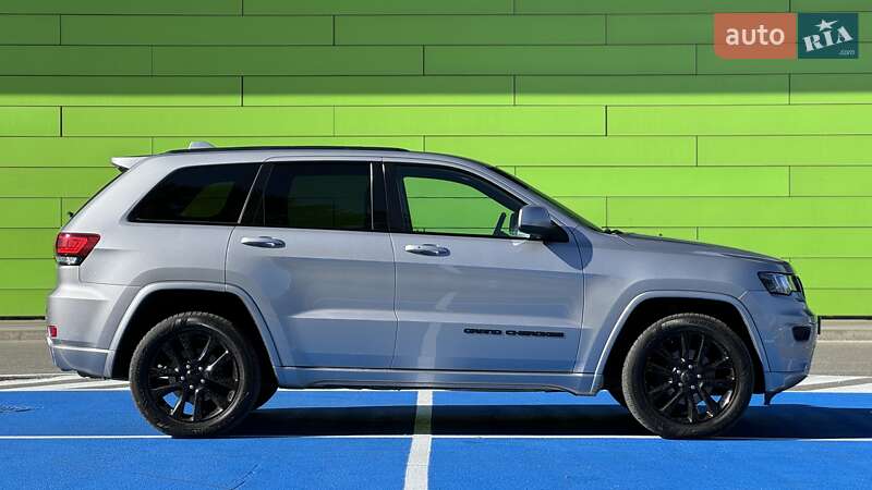 Позашляховик / Кросовер Jeep Grand Cherokee 2017 в Києві