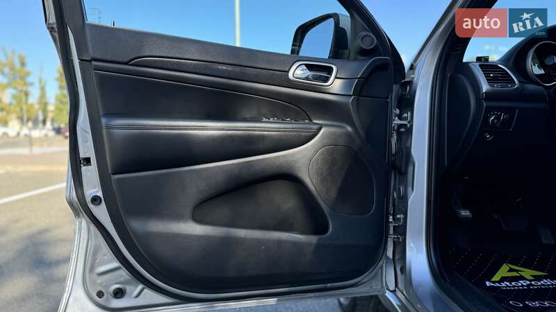 Позашляховик / Кросовер Jeep Grand Cherokee 2017 в Києві