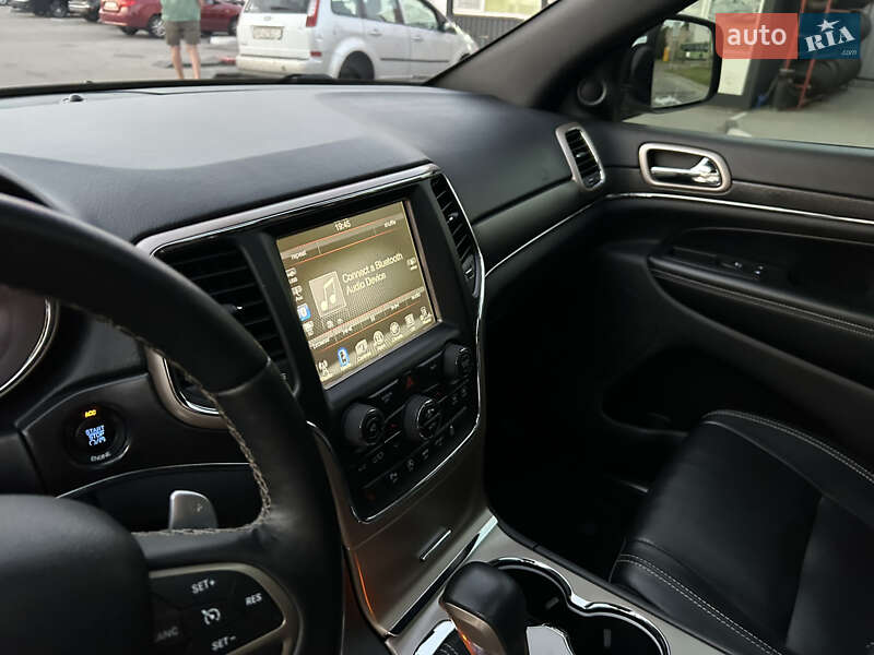 Позашляховик / Кросовер Jeep Grand Cherokee 2016 в Києві