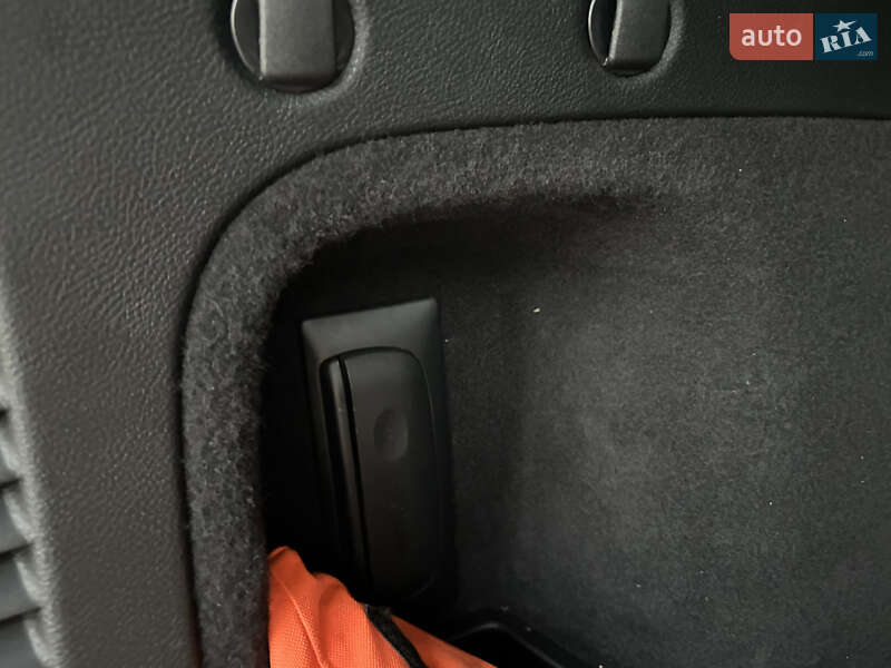 Позашляховик / Кросовер Jeep Grand Cherokee 2016 в Києві