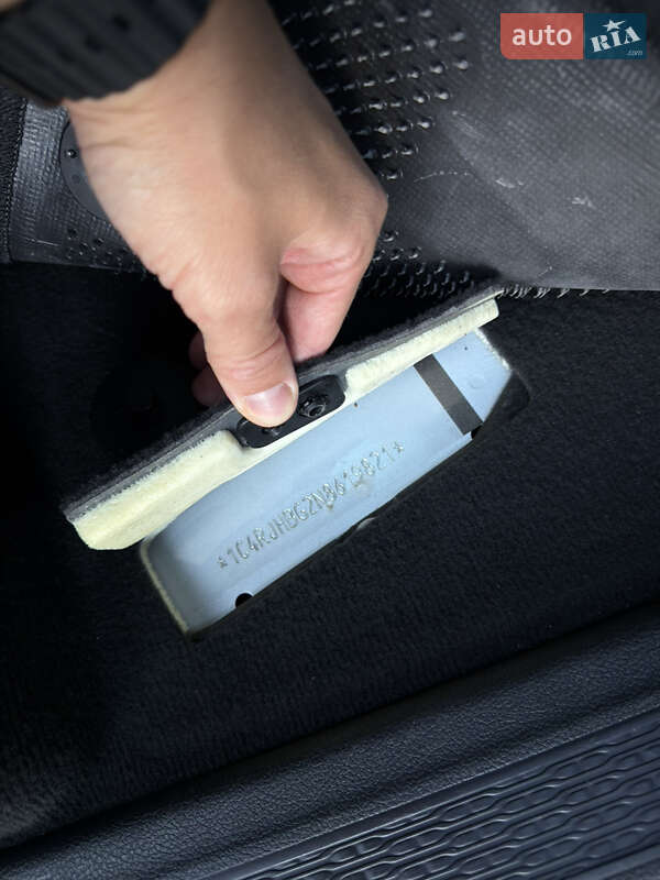 Внедорожник / Кроссовер Jeep Grand Cherokee 2022 в Киеве фото 26 Внедорожник / Кроссовер Jeep Grand Cherokee 2022 в Киеве