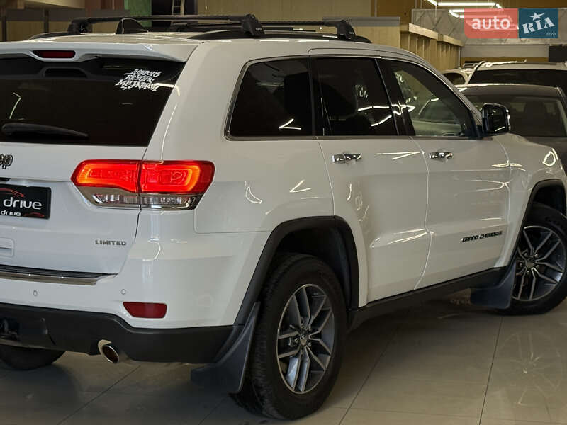 Внедорожник / Кроссовер Jeep Grand Cherokee 2016 в Николаеве