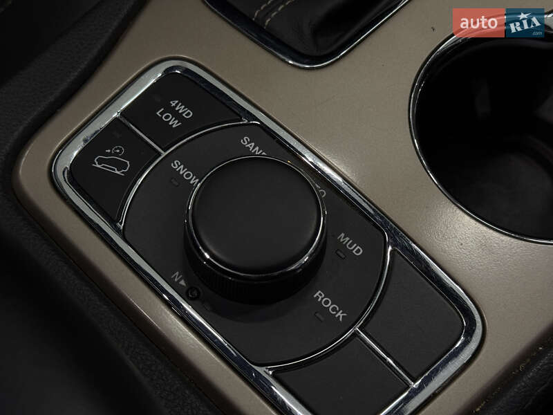 Внедорожник / Кроссовер Jeep Grand Cherokee 2016 в Николаеве