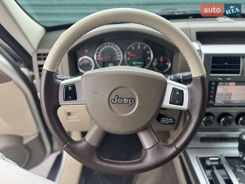 Внедорожник / Кроссовер Jeep Grand Cherokee 2008 в Киеве