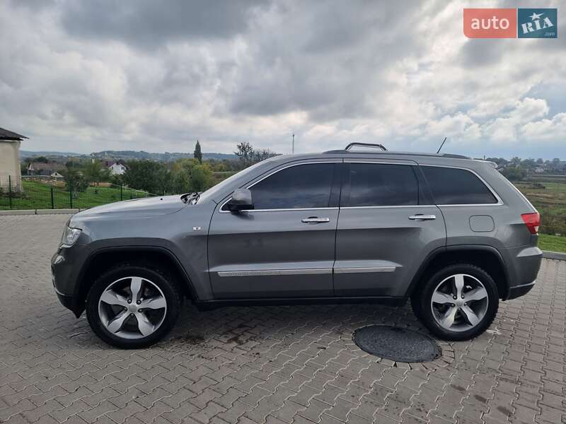 Внедорожник / Кроссовер Jeep Grand Cherokee 2011 в Шумске