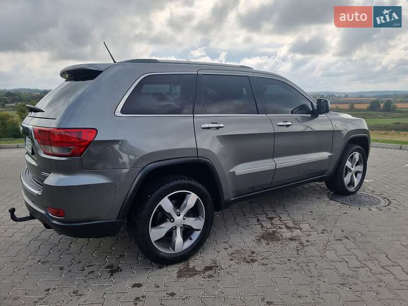 Внедорожник / Кроссовер Jeep Grand Cherokee 2011 в Шумске