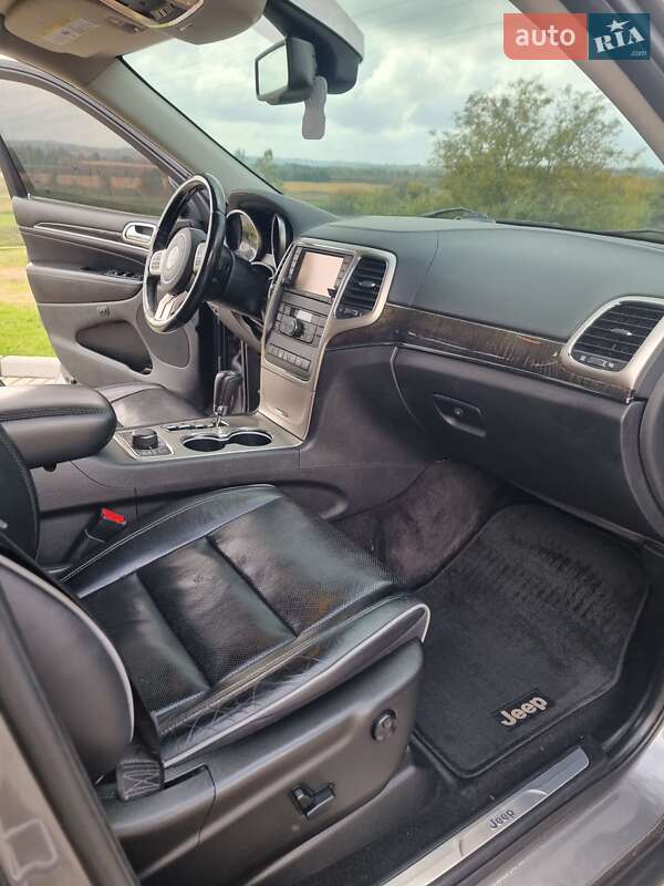 Внедорожник / Кроссовер Jeep Grand Cherokee 2011 в Шумске