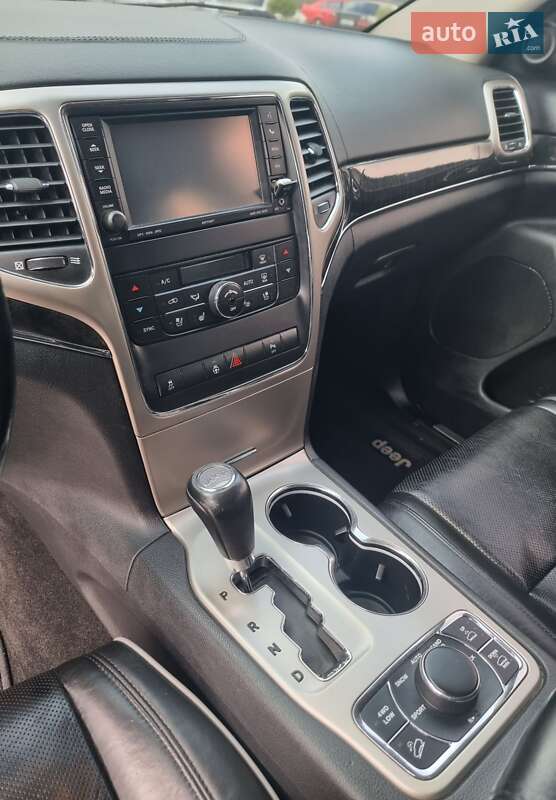 Внедорожник / Кроссовер Jeep Grand Cherokee 2011 в Шумске