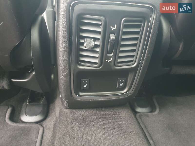 Внедорожник / Кроссовер Jeep Grand Cherokee 2011 в Шумске