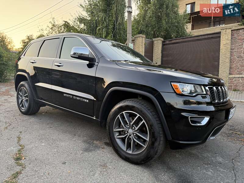Внедорожник / Кроссовер Jeep Grand Cherokee 2017 в Киеве