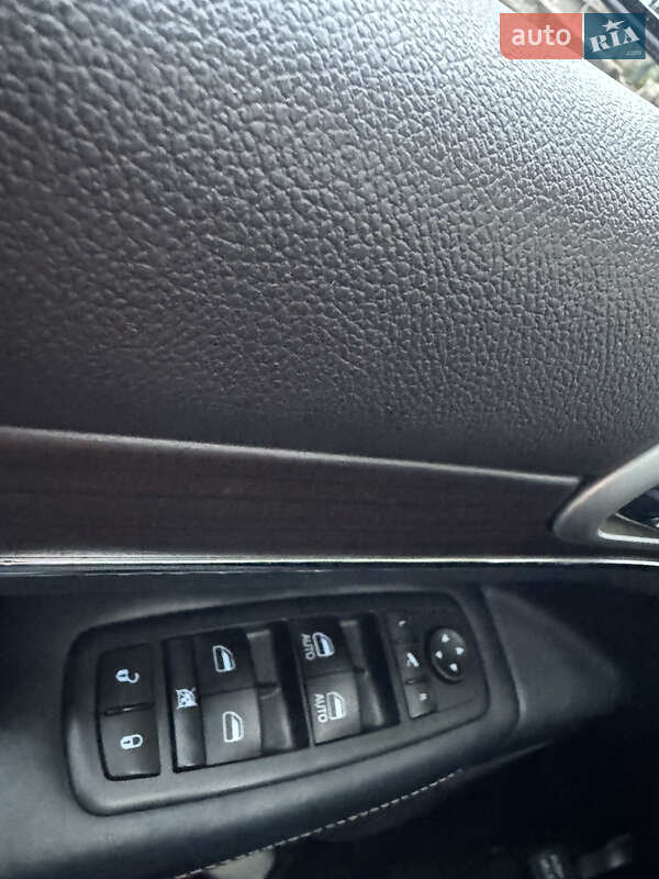 Внедорожник / Кроссовер Jeep Grand Cherokee 2015 в Киеве фото 3 Внедорожник / Кроссовер Jeep Grand Cherokee 2015 в Киеве