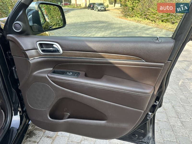 Внедорожник / Кроссовер Jeep Grand Cherokee 2018 в Черновцах фото 35 Внедорожник / Кроссовер Jeep Grand Cherokee 2018 в Черновцах