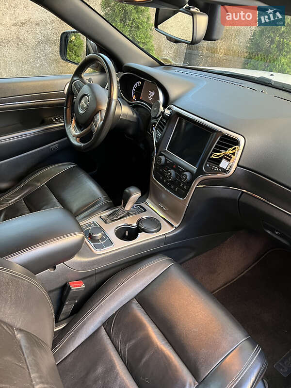Внедорожник / Кроссовер Jeep Grand Cherokee 2016 в Львове