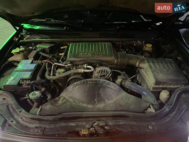 Внедорожник / Кроссовер Jeep Grand Cherokee 2000 в Черновцах