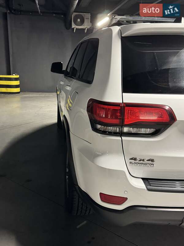 Внедорожник / Кроссовер Jeep Grand Cherokee 2016 в Киеве