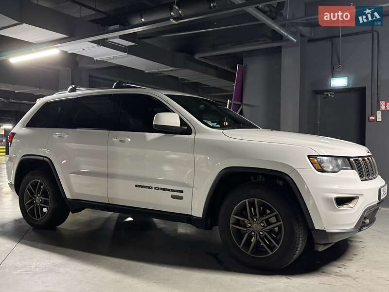 Внедорожник / Кроссовер Jeep Grand Cherokee 2016 в Киеве