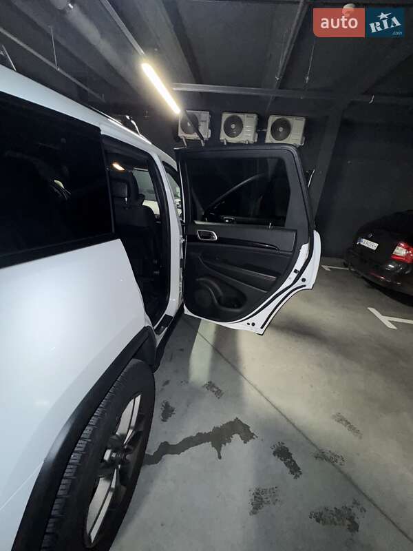 Внедорожник / Кроссовер Jeep Grand Cherokee 2016 в Киеве