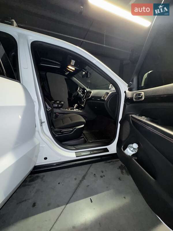 Внедорожник / Кроссовер Jeep Grand Cherokee 2016 в Киеве