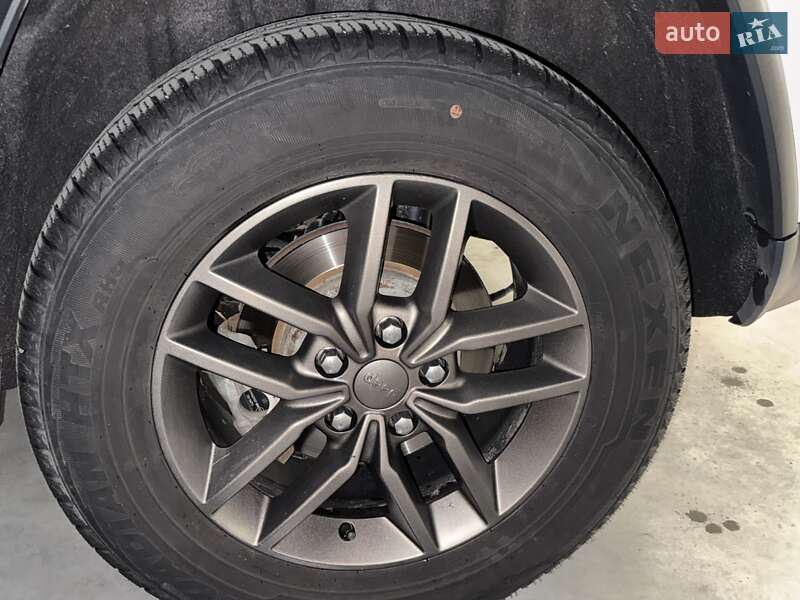 Внедорожник / Кроссовер Jeep Grand Cherokee 2016 в Киеве