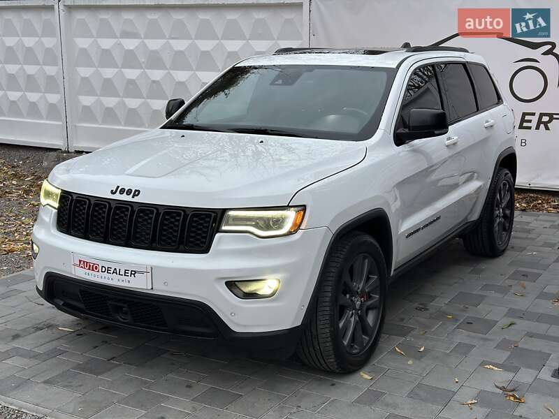 Внедорожник / Кроссовер Jeep Grand Cherokee 2017 в Киеве