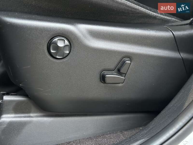 Внедорожник / Кроссовер Jeep Grand Cherokee 2017 в Киеве