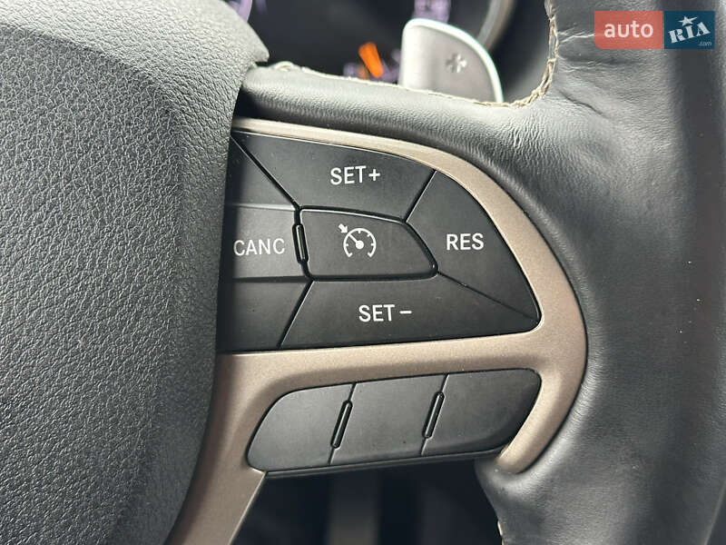 Внедорожник / Кроссовер Jeep Grand Cherokee 2016 в Киеве фото 35 Внедорожник / Кроссовер Jeep Grand Cherokee 2016 в Киеве